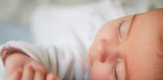 Jak zapewnić niemowlakowi spokojny sen