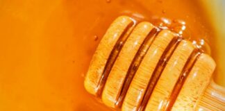 Maseczka oczyszczająca z miodu malinowego: